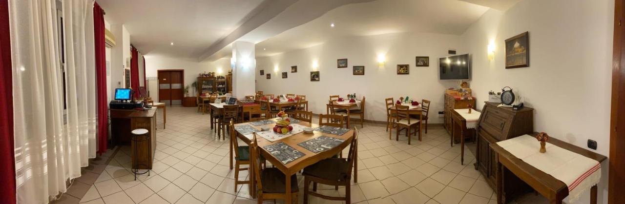 Sînnicolau Mare Vila Zoppas Inn מראה חיצוני תמונה